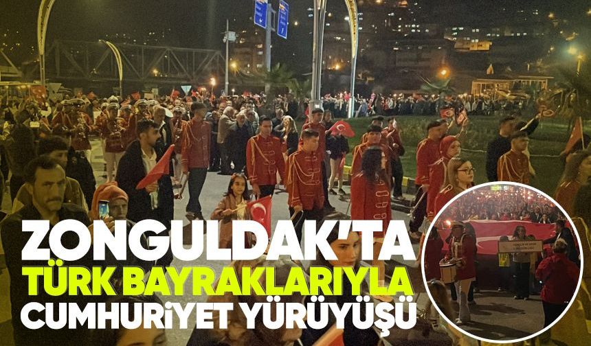Zonguldak'ta Türk Bayraklarıyla Cumhuriyet yürüyüşü