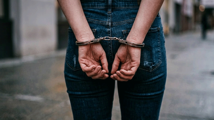 Çocuğunun müstehcen görüntülerini paylaşan anne tutuklandı