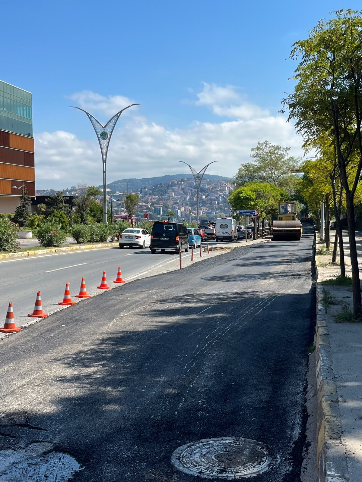 Il Özel Idaresi Yolu Asfaltladı Belediye Seyretti