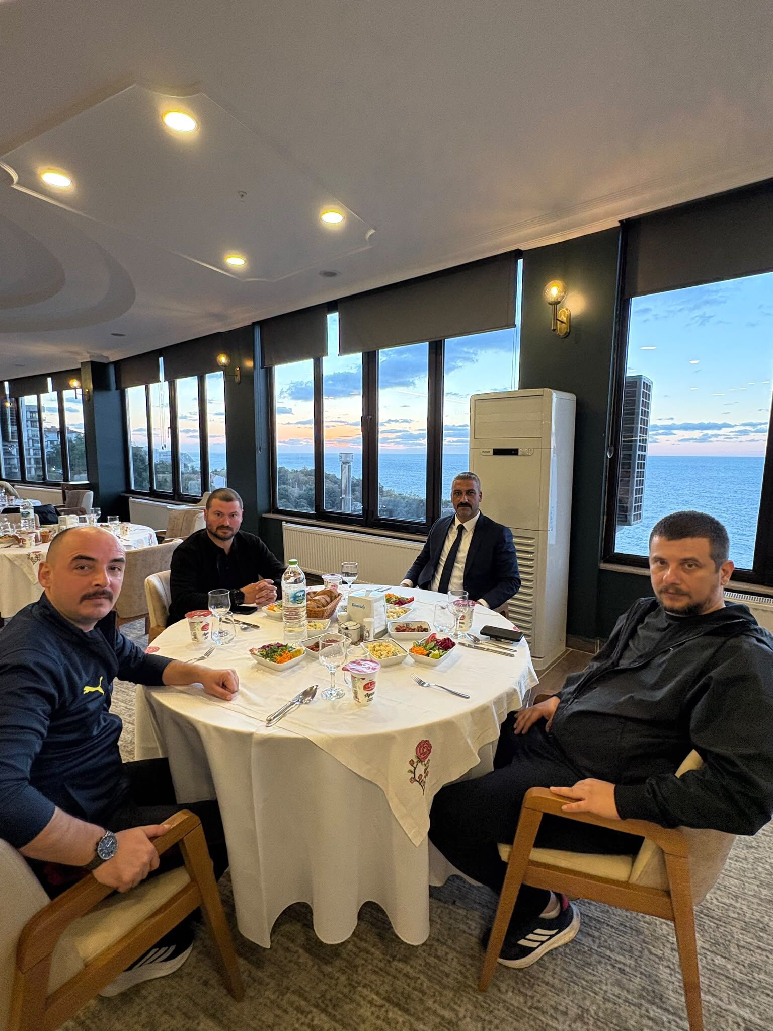 Ülkü Ocaklari Zonguldakta Bi̇rli̇k Ve Beraberli̇k Yemeği̇nde Buluştu1